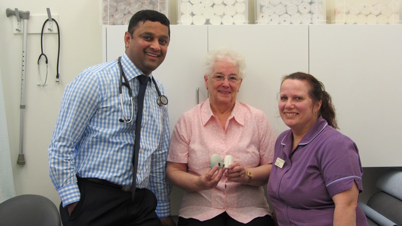 Respiratory consultant Dinesh receives top national research award