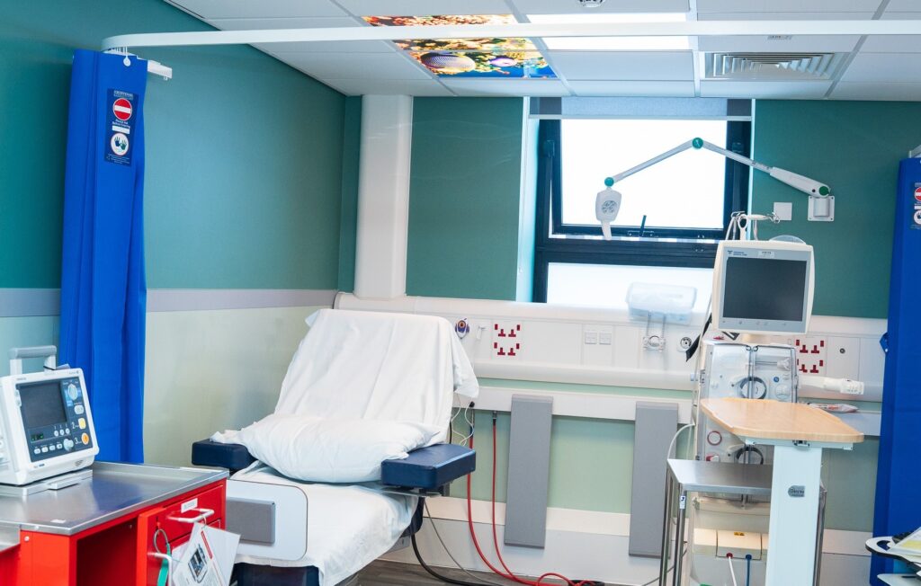 Renal dialysis station
